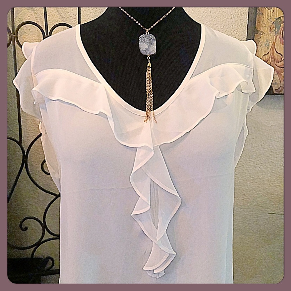 💐EXPRESS Short Flutter Sleeve & Ruffle Top💐